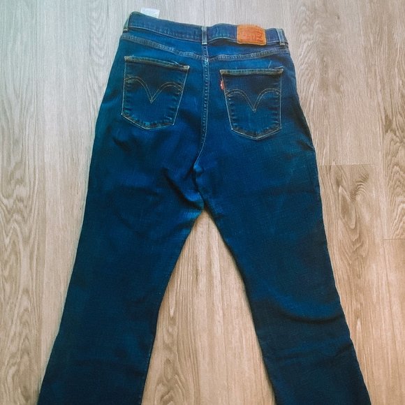 Levis Dark Wash Boot Cut - Picture 8 of 10